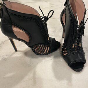 Avec Les Filles Heels